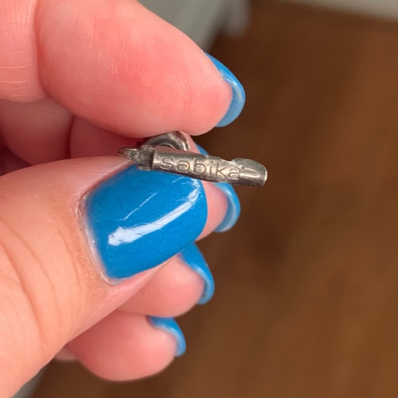 Sabika crystal drop earrings - Picture 5 of 9